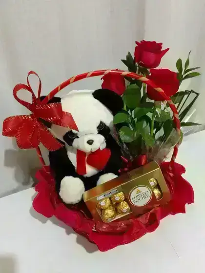 Cesta Especial Pelúcia, Ferrero Rocher e Rosas / Vermelhas