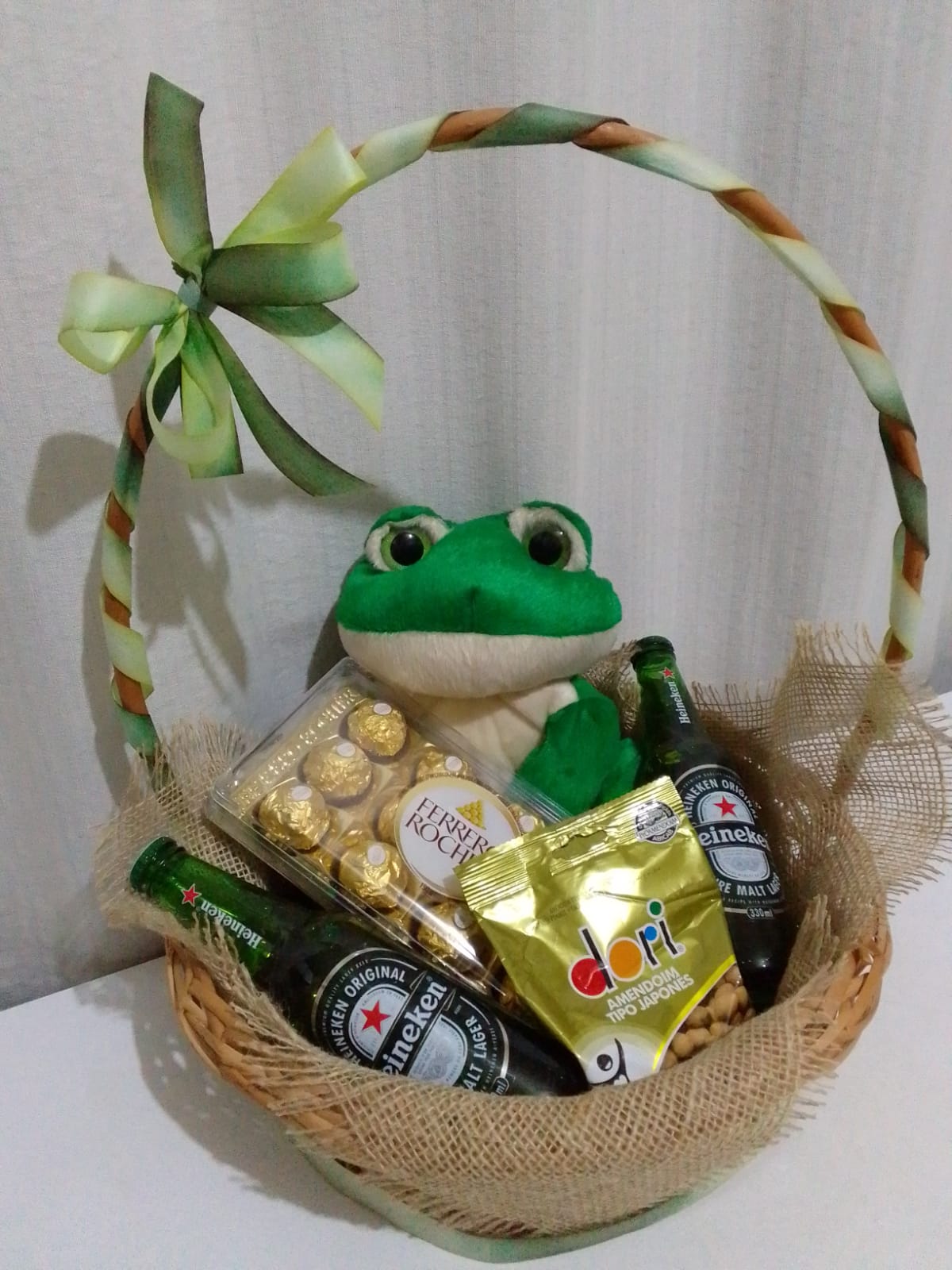 Cesta Especial Pelúcia, Chocolates e Heineken / Mista