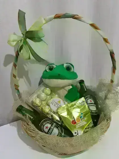 Cesta Especial Pelúcia, Chocolates e Heineken / Mista