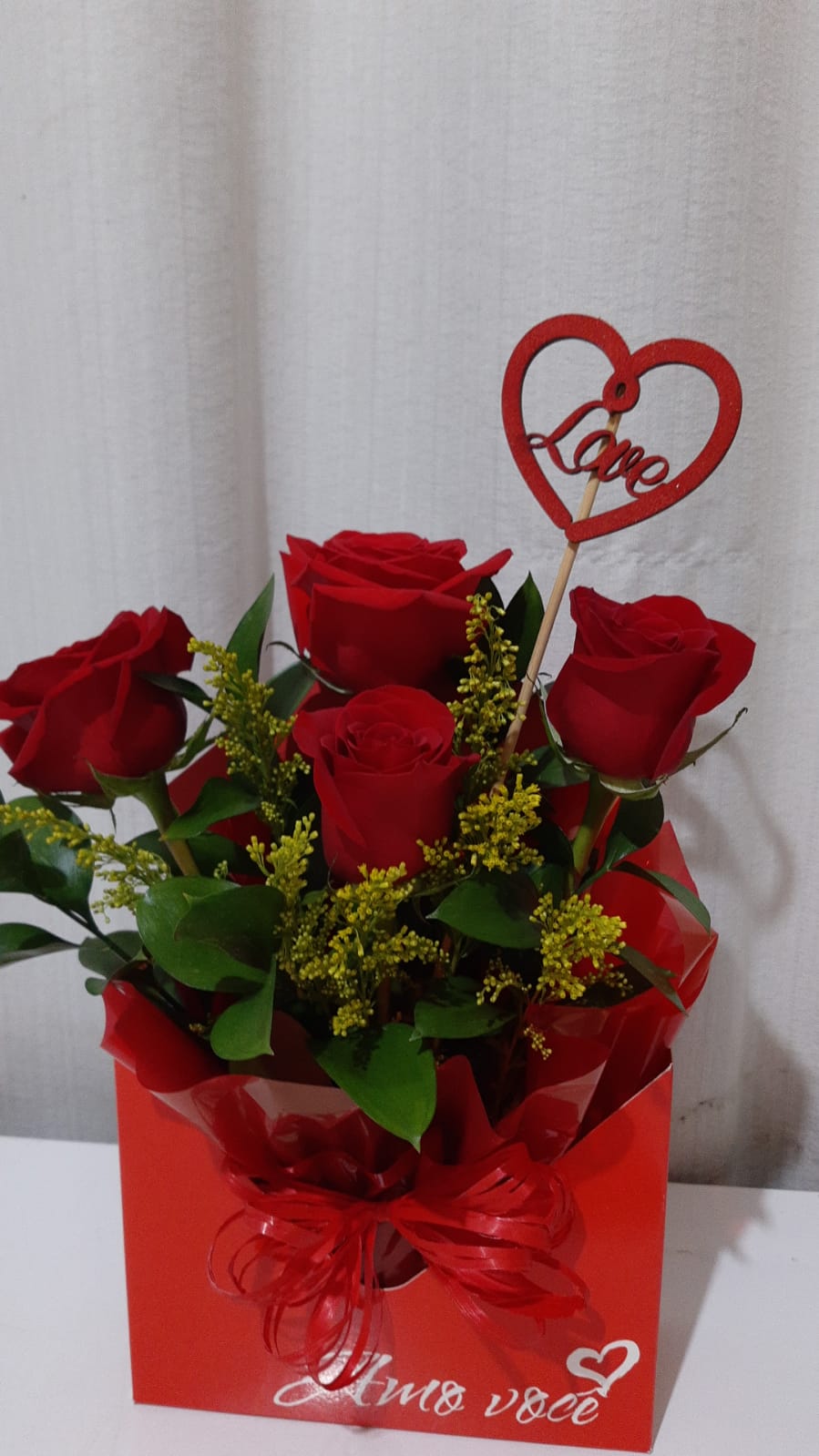 Arranjo com Rosas / Ferrero Rocher / Vermelhas / 04 Unidades