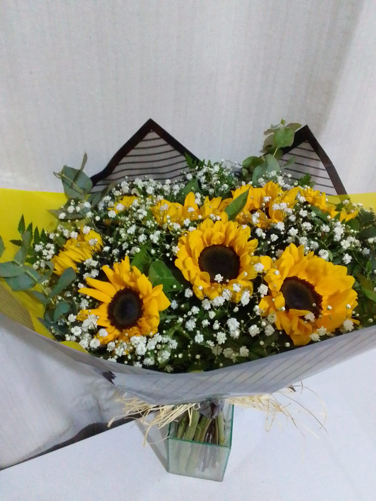 Bouquet com girassóis / Amarelo / 08 Unidades