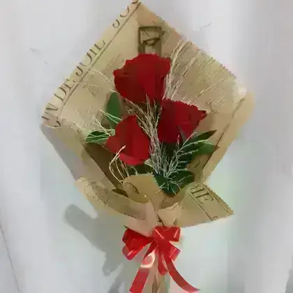 Bouquet com Rosas Importadas Colombianas / Vermelhas / 03 Unidades