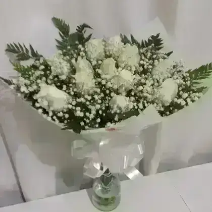 Bouquet com Rosas Nacionais / Brancas / 12 Unidades