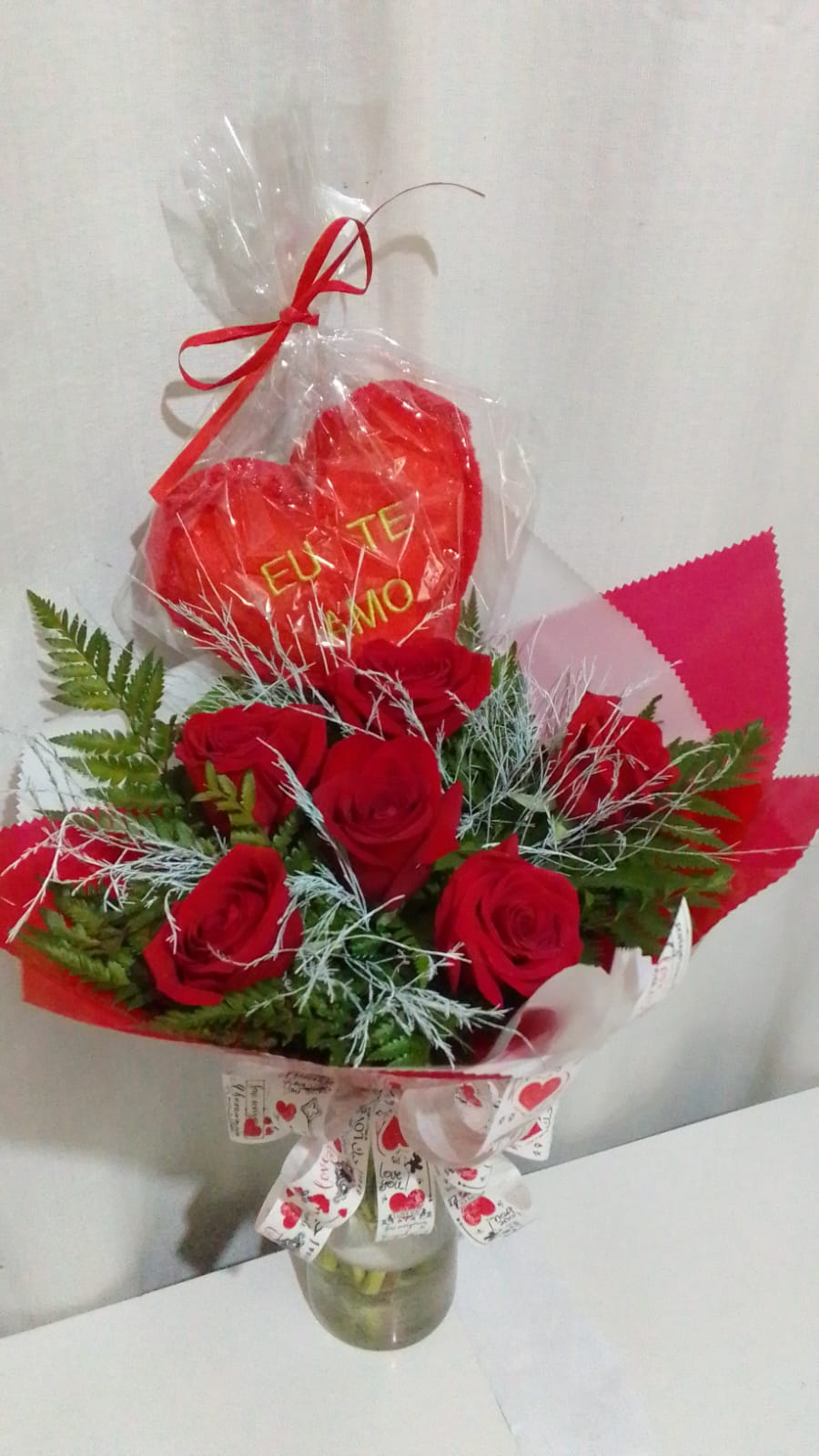 Bouquet com Rosas Importadas Colombianas e Pelúcia / Vermelhas / 06 Unidades