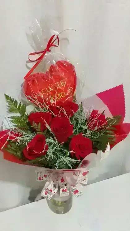 Bouquet com Rosas Importadas Colombianas e Pelúcia / Vermelhas / 06 Unidades