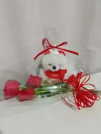 Bouquet com Rosas e Pelúcia Ursinho "Com Amor" / Vermelhas / 03 Unidades