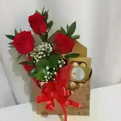 Cesta de Rosas Rosas e Caixa de Ferrero Rocher com 8 Unidades / Vermelhas / 03 Unidades