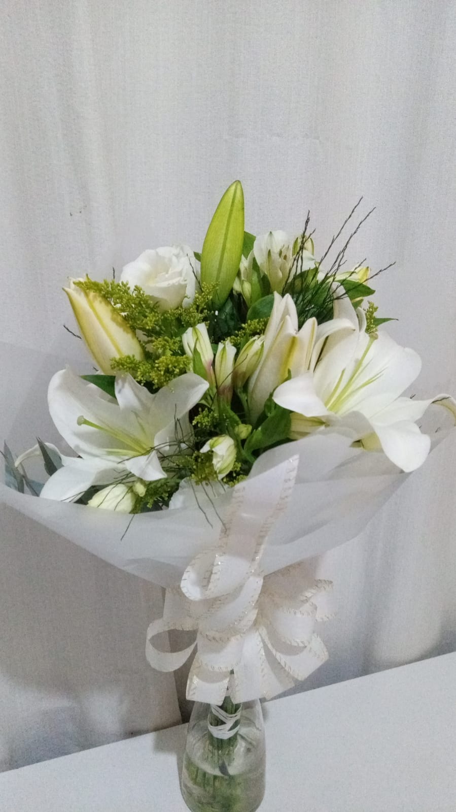 Bouquet Misto Lírio, Astromelias e Lizianthus / Brancas