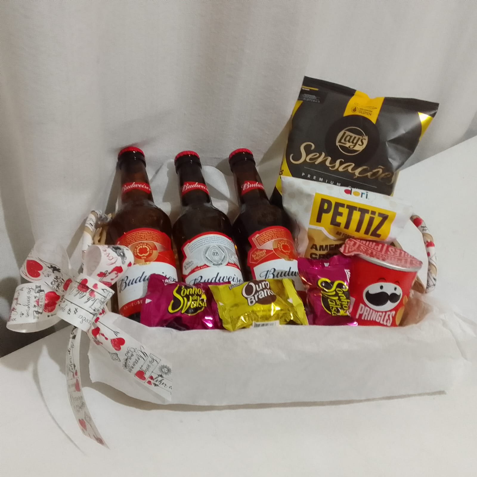 Kit Bebidas Especial Cesta com Cervejas e Aperitivos