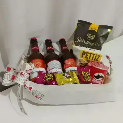 Kit Bebidas Especial Cesta com Cervejas e Aperitivos