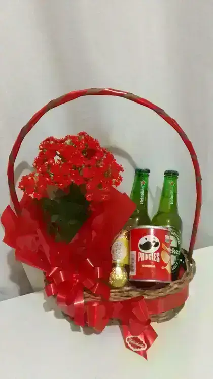 Kit Bebidas Especial Cesta com Cervejas, Aperitivos e Calandiva
