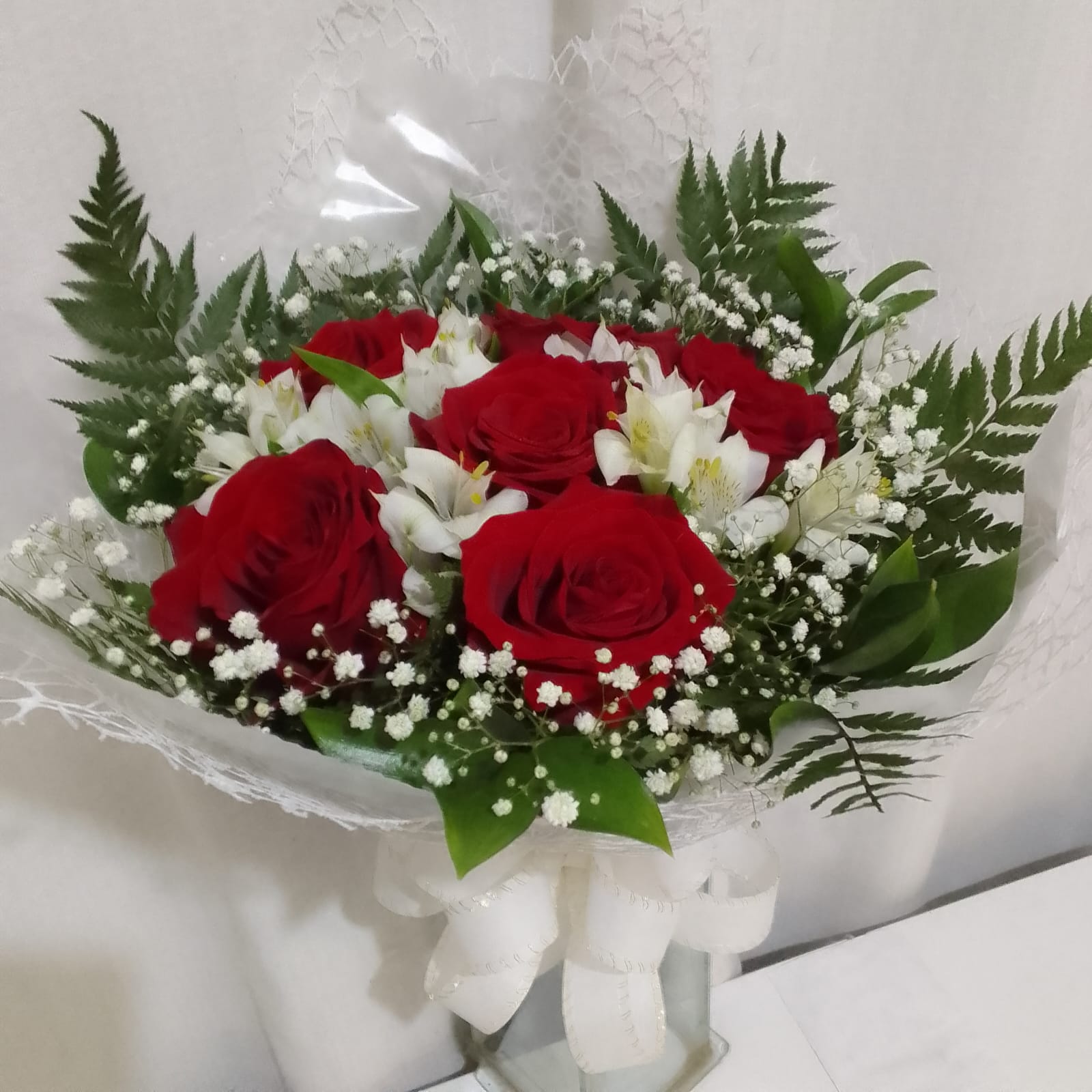 Bouquet Misto Rosas Importadas Colombianas e Astromelias / Mista