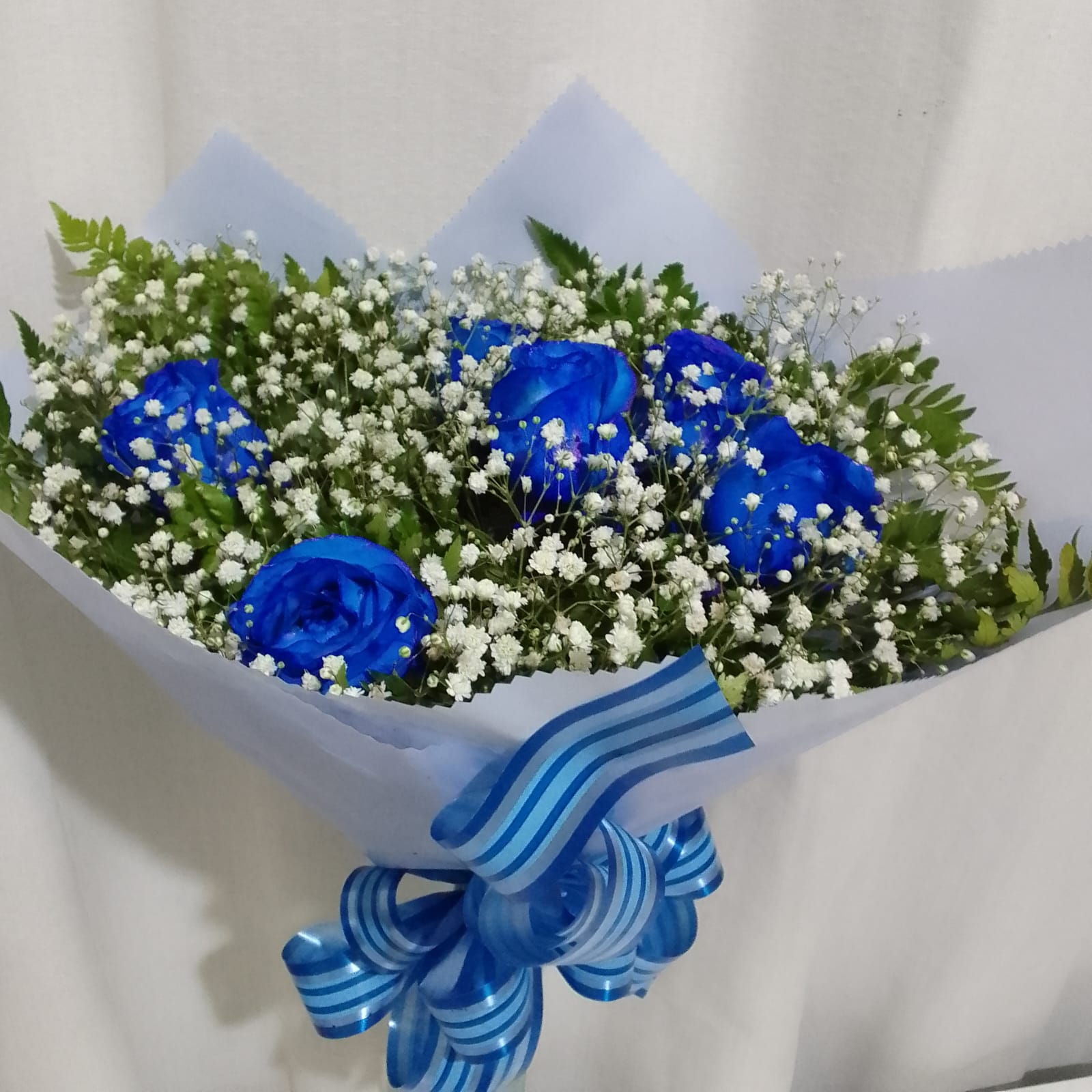 Bouquet com Rosas Azuis / Azuis / 06 Unidades