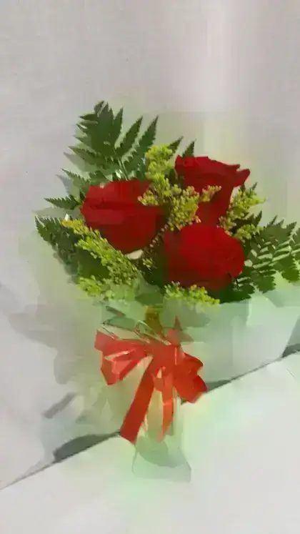 Bouquet com Mini Buquê Rosas / Vermelhas / 03 Unidades