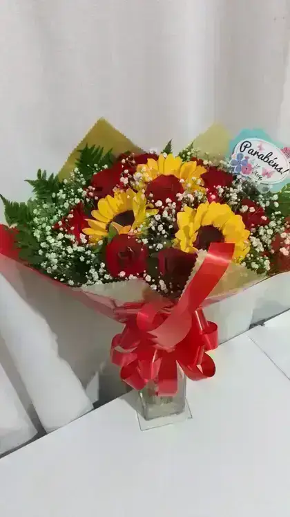Bouquet com Rosas e Girassóis / Mista