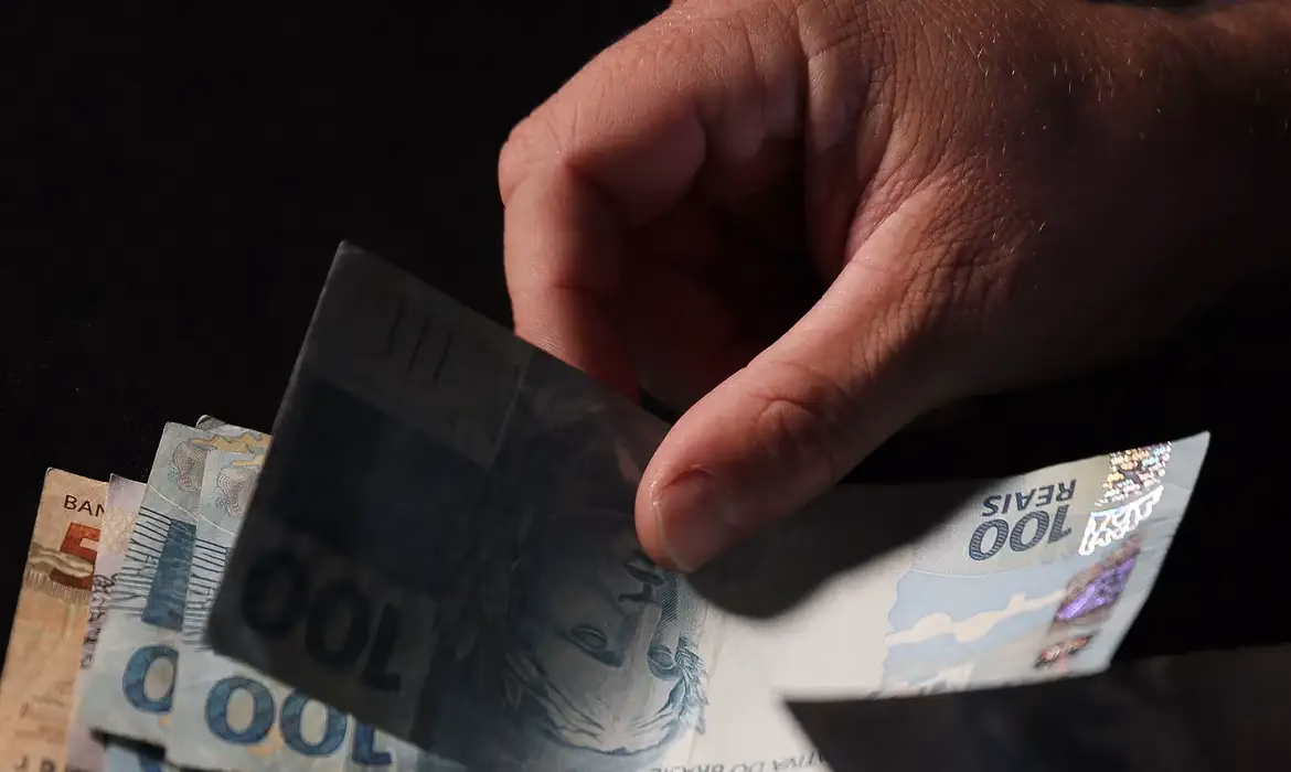 Prazo para pagamento da segunda parcela do 13º salário termina nesta sexta