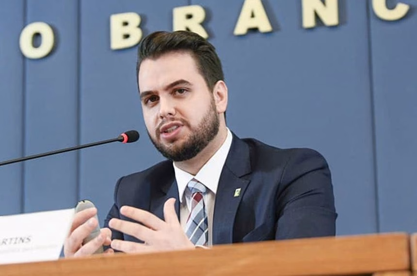PF prende Filipe Martins em Ponta Grossa a pedido de Alexandre de Moraes