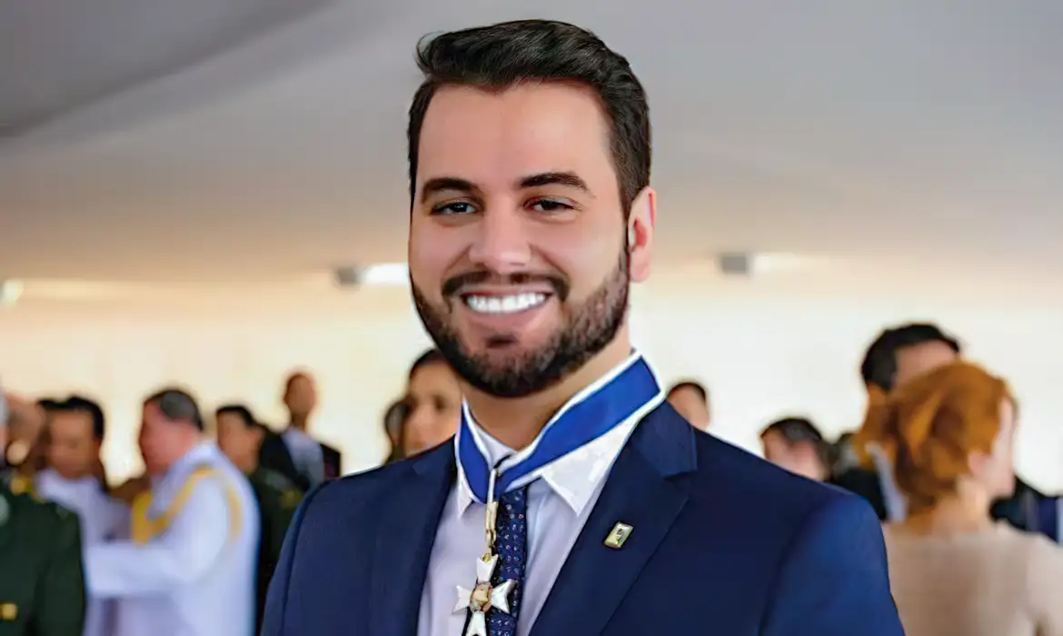 Saiba o horário da prisão e para onde Filipe Martins foi levado após mandado cumprido pela PF