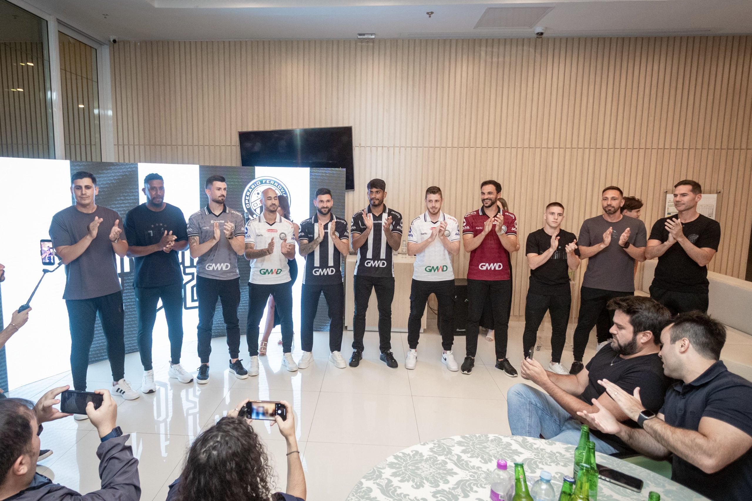 "Pele do Fantasma": Operário apresenta nova camisa da temporada 2026 em evento em PG