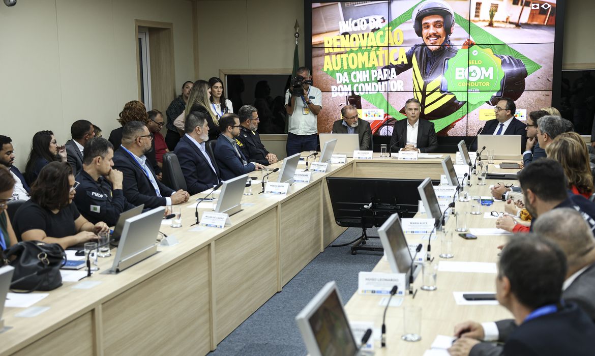 CNH passa a ser renovada automaticamente para motoristas sem infrações