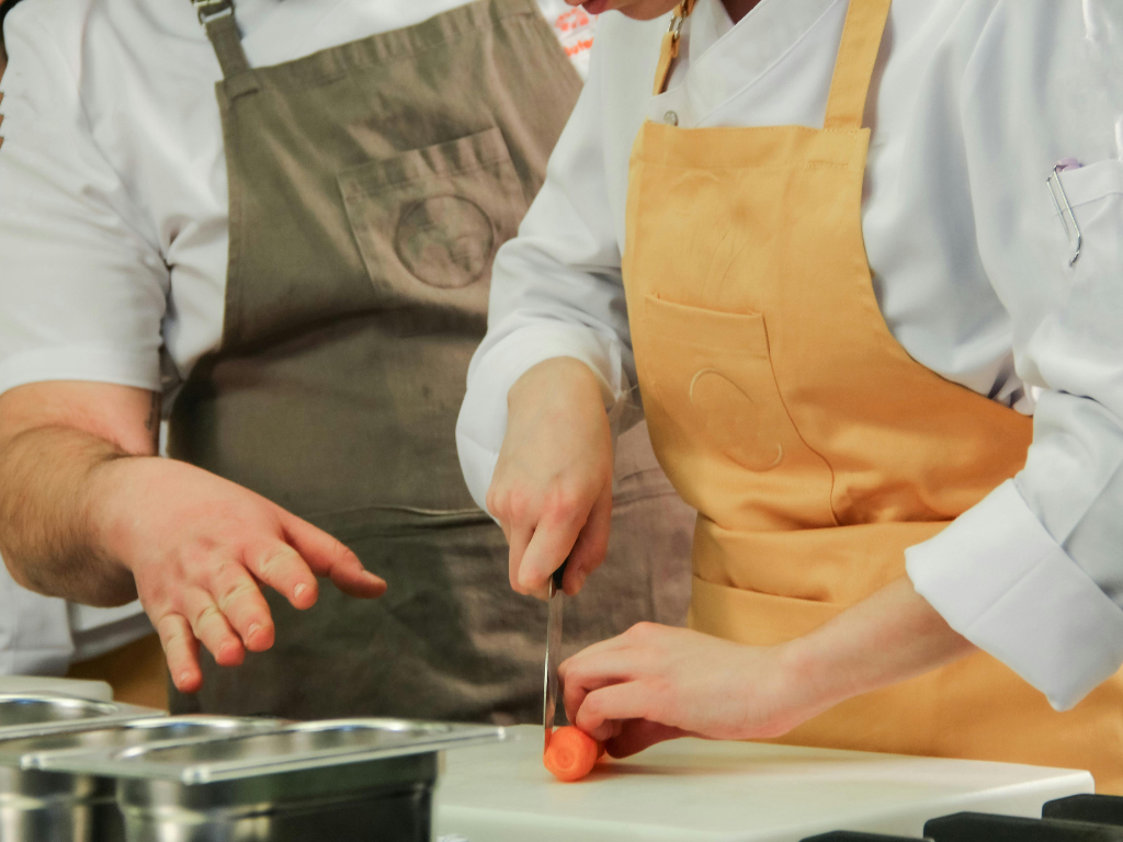 Agência do Trabalhador de PG tem vagas para cozinheira e nutricionista escolar