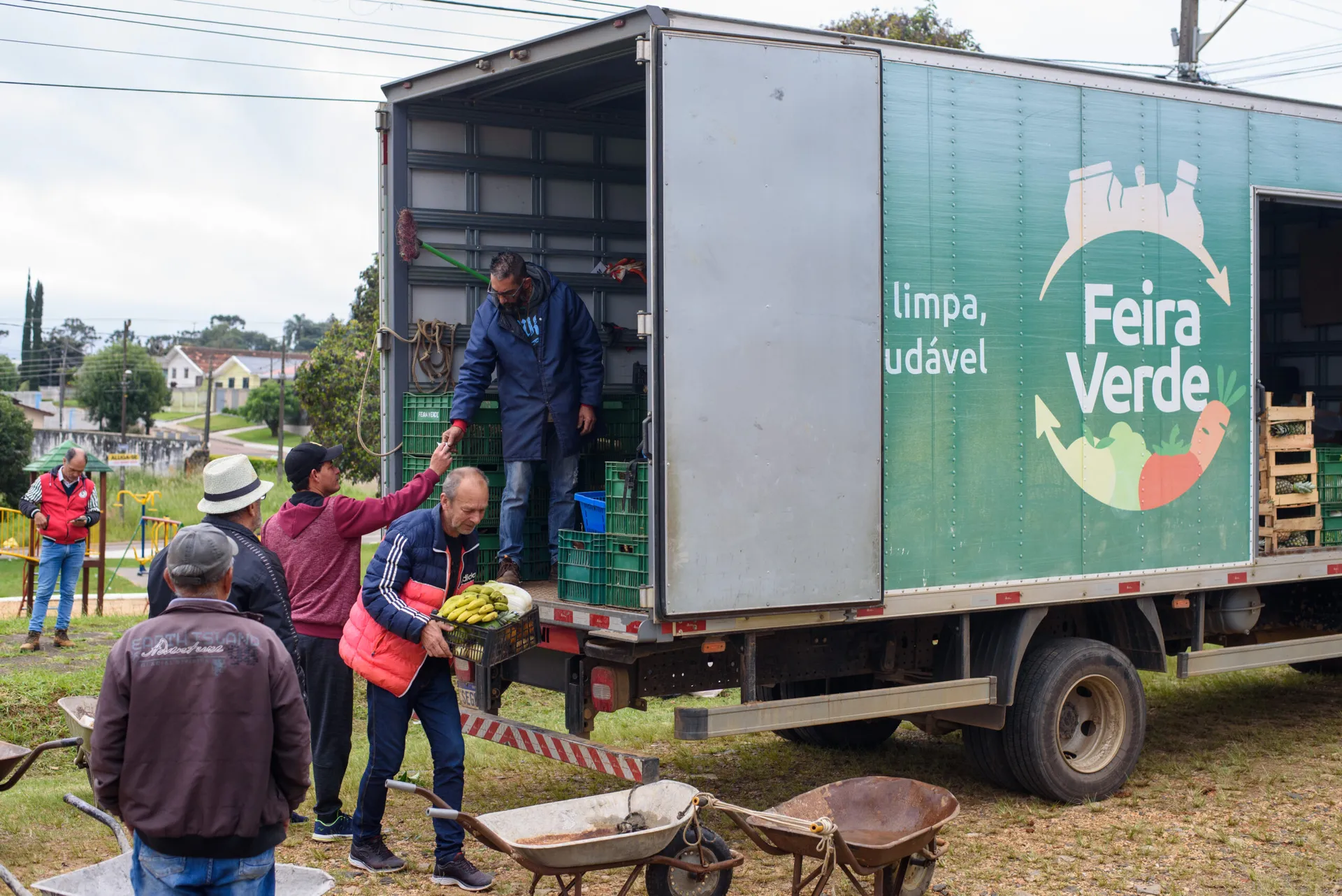 Feira Verde retorna segunda em PG com troca de recicláveis por alimentos