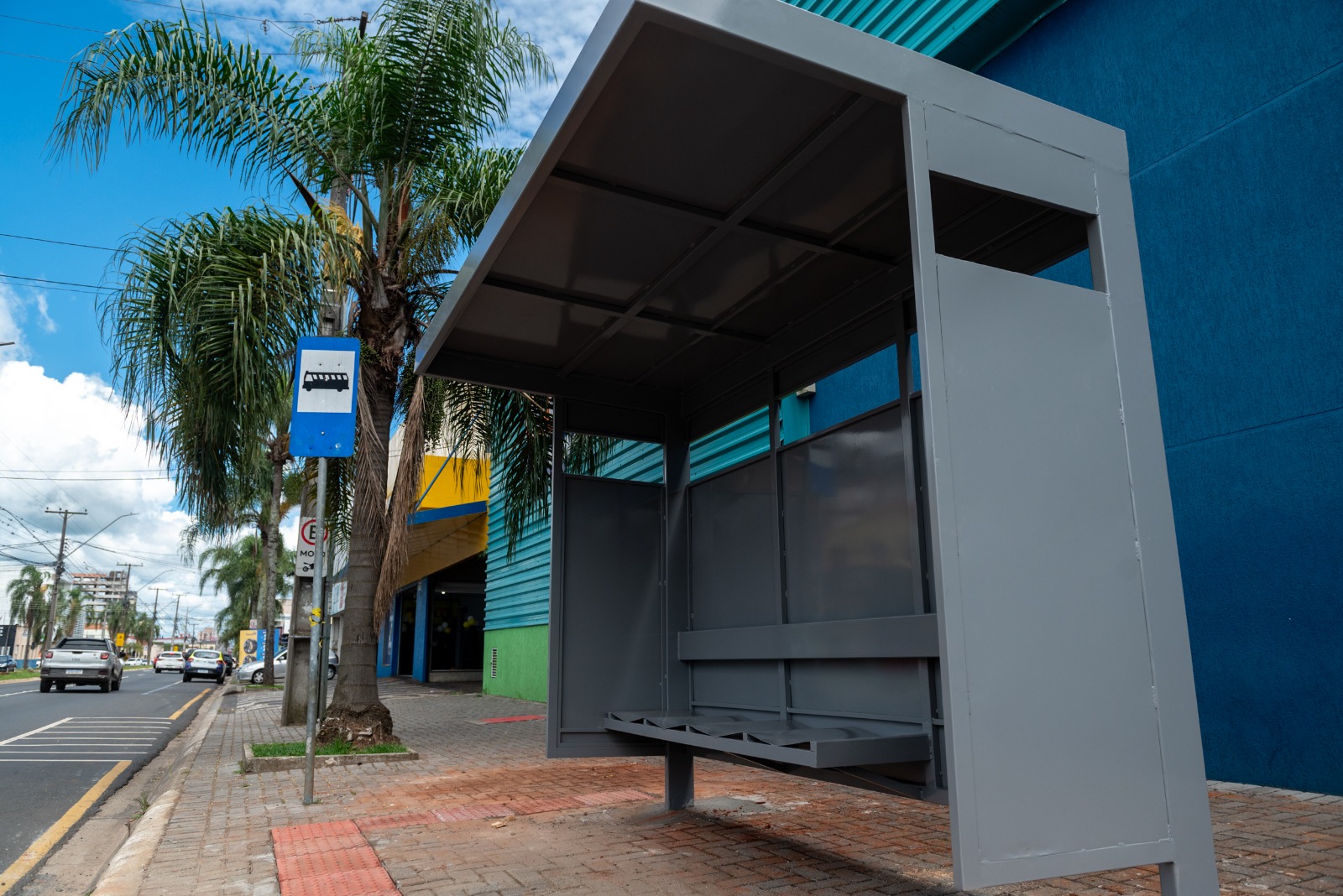 Ponta Grossa instala 52 novos pontos de ônibus com acessibilidade