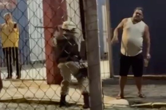 PM agride ex-jogador Perdigão com cassetete após jogo na Vila Capanema