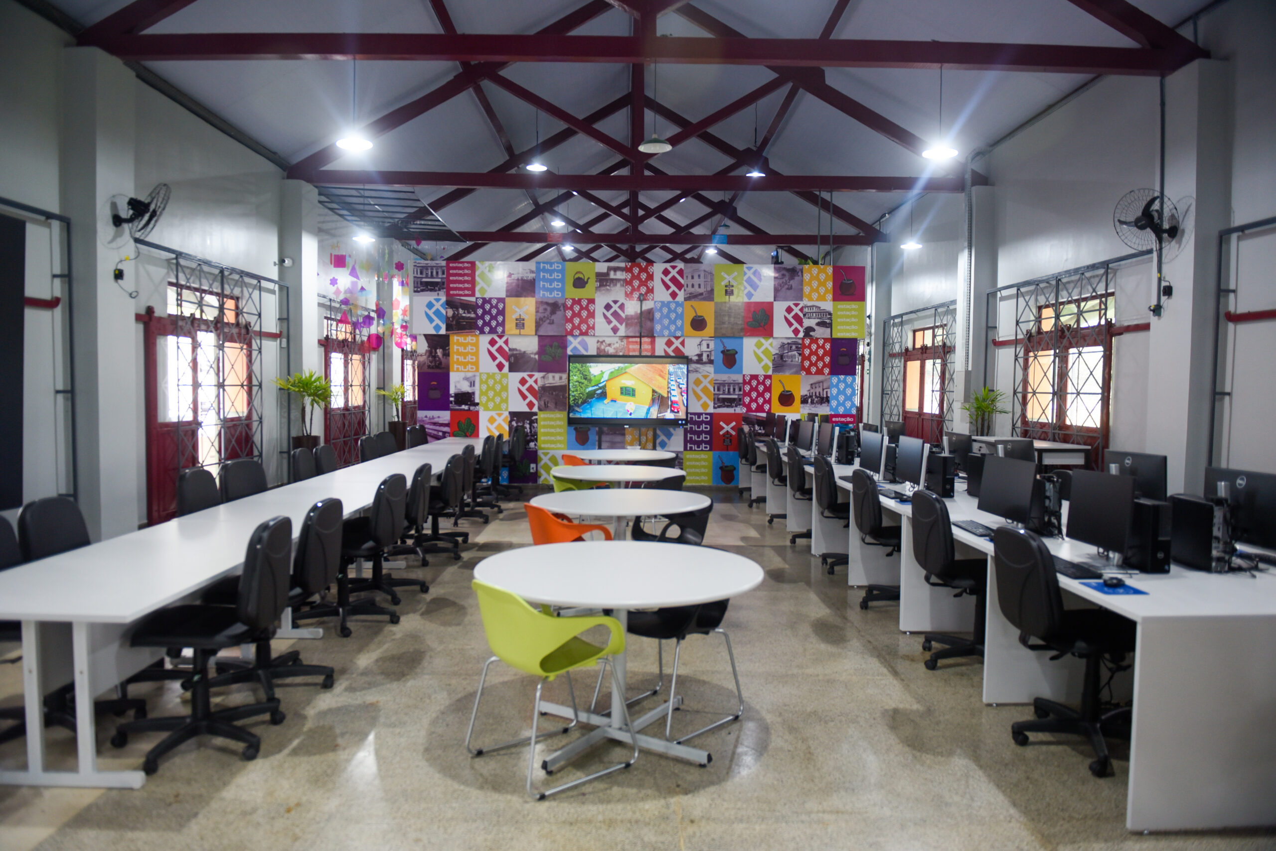 Estação Hub realiza oficina gratuita de criatividade para adolescentes