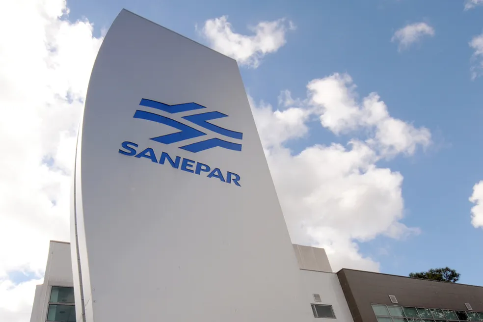 Clientes denunciam má qualidade da água e aumento abusivo em faturas da Sanepar