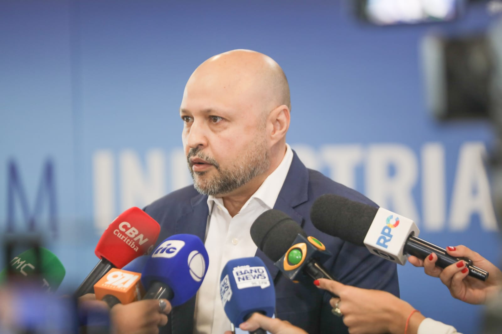 Bolsa Família: Presidente da FIEP cita eventuais fraudes e diz que pessoas "não querem voltar a trabalhar"