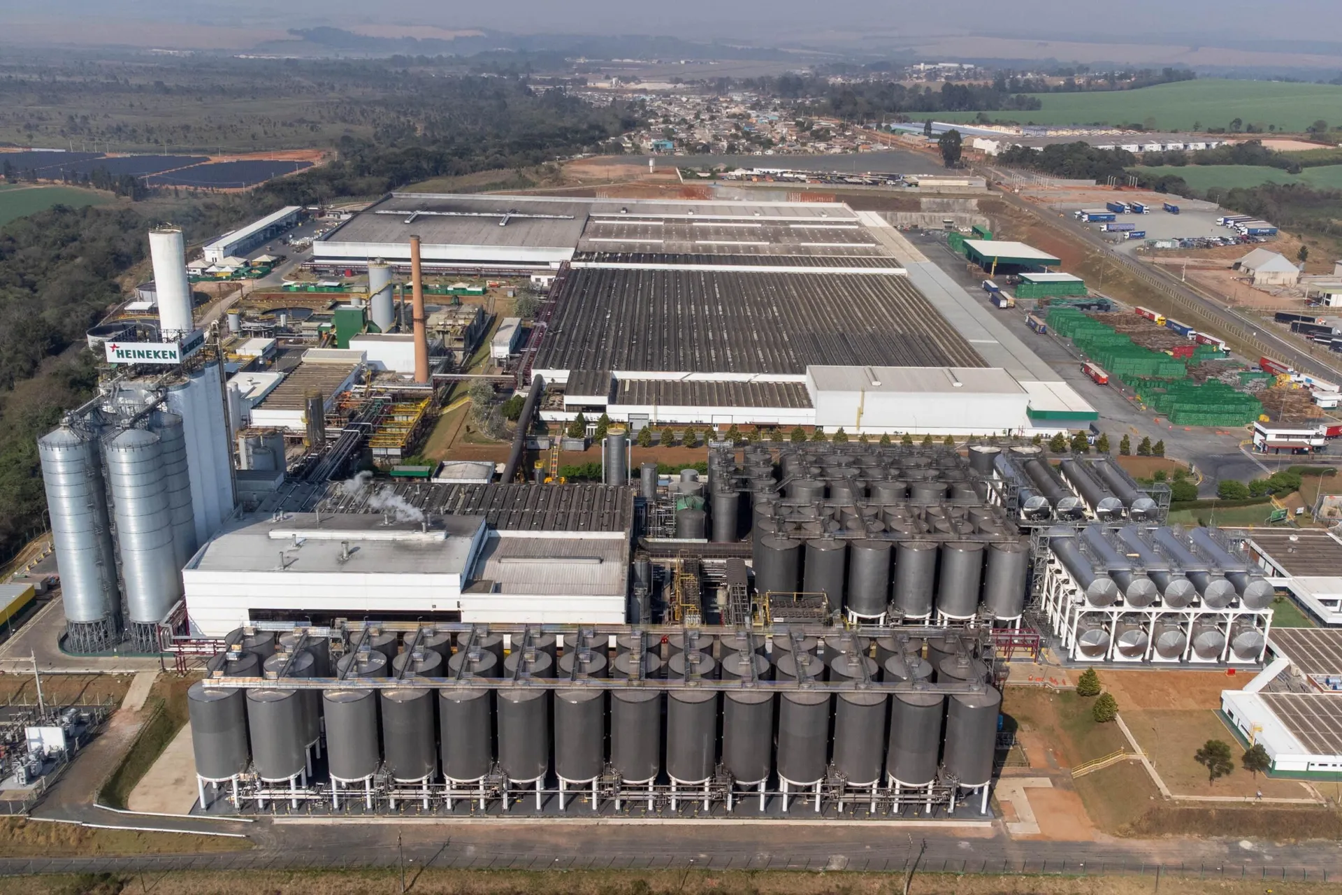 Risco de contaminação de rio após acidente provoca suspensão de atividades na Heineken