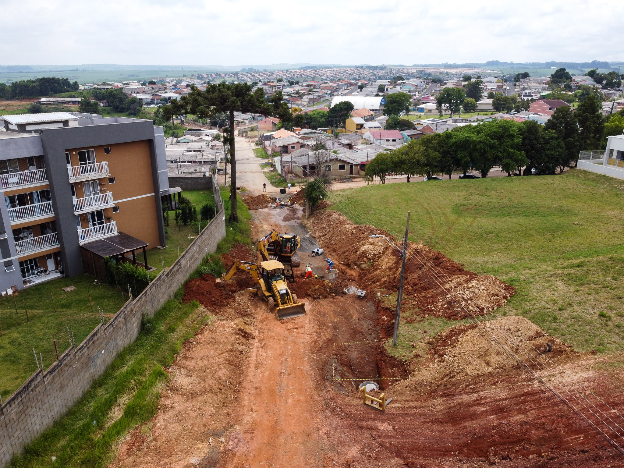 Obras de R$ 1,4 milhão levam asfalto e melhoram acesso ao CMEI no Núcleo Rio Verde