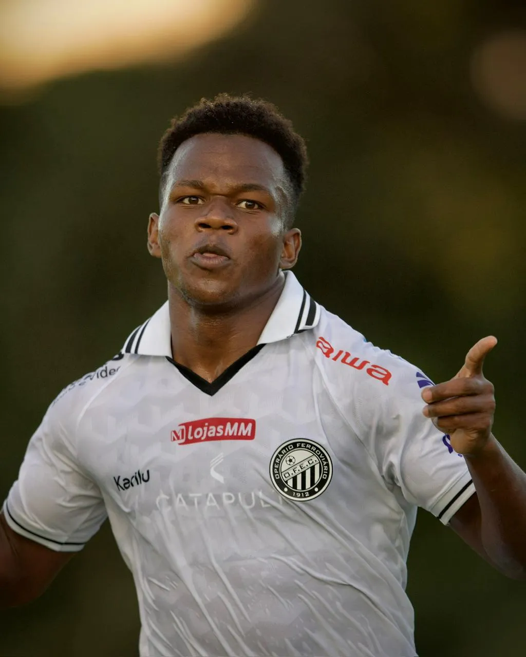 Operário vence Azuriz e confirma vaga para semifinal do Paranaense