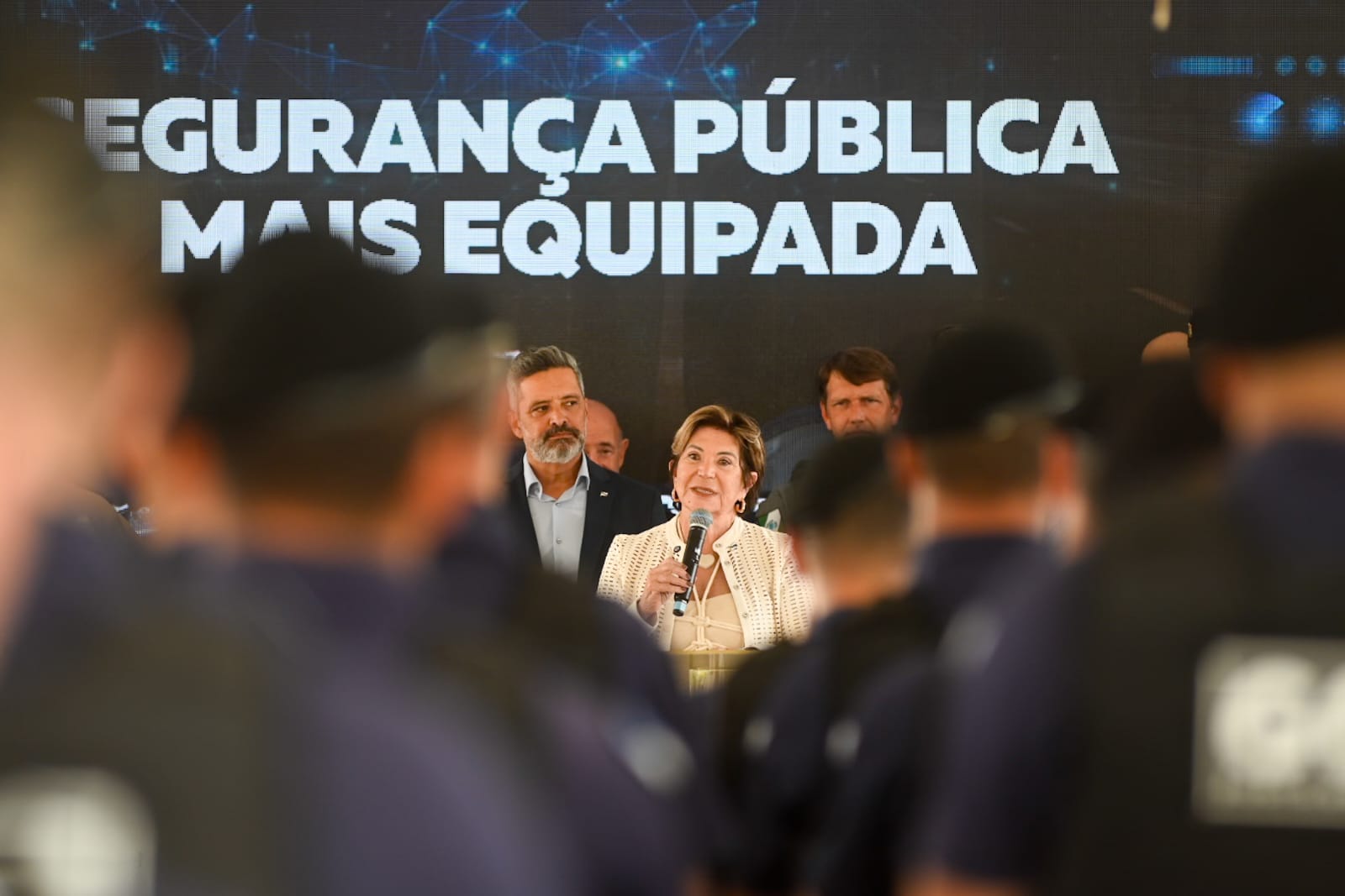 Elizabeth entrega viaturas e anuncia nova Patrulha Ambiental da GCM em PG