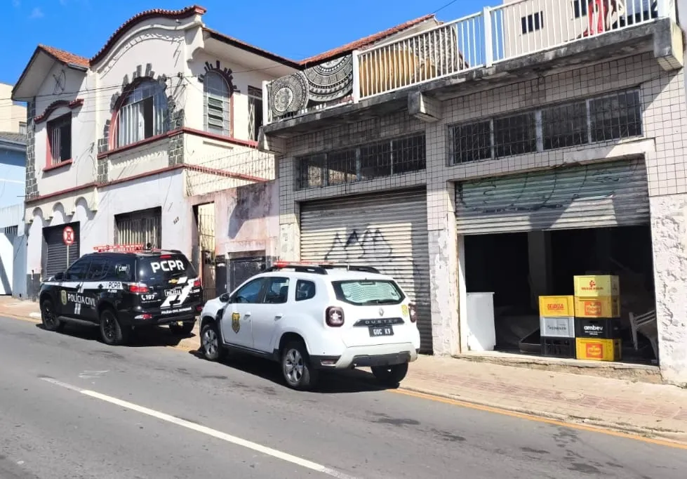 Operação policial fecha ponto de tráfico e prende duas mulheres em PG