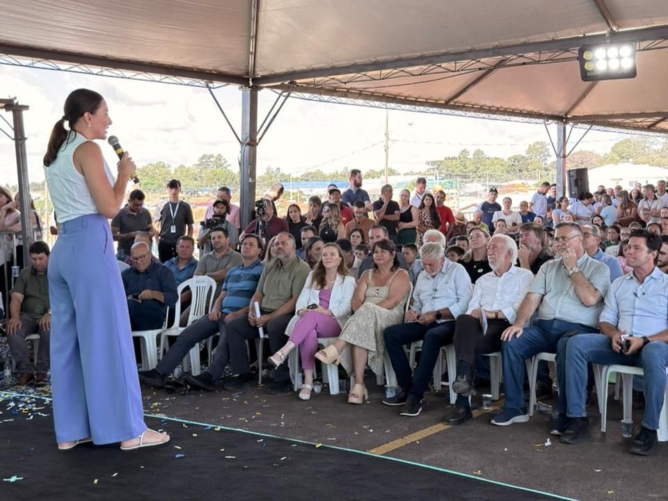Mabel destina recursos à AMAS e acompanha início de hospital em Imbituva