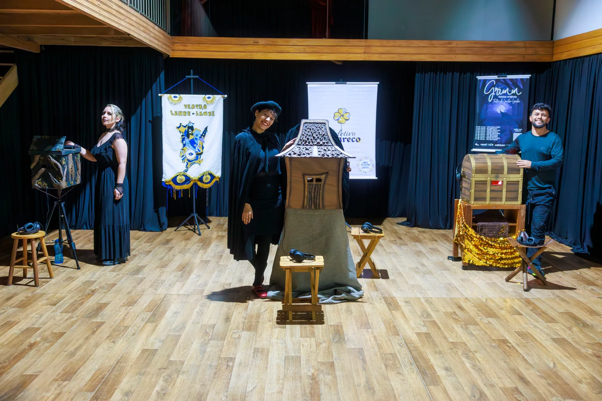 Teatro lambe-lambe inspirado nos Irmãos Grimm chega a Ponta Grossa