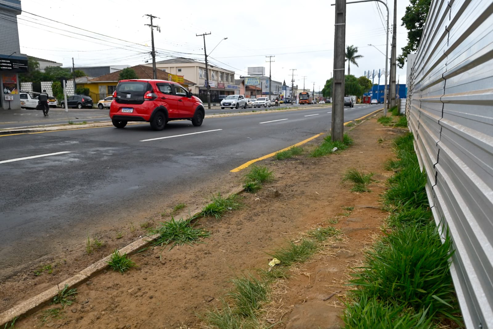 IPLAN intensifica fiscalização de calçadas e obras irregulares em Ponta Grossa