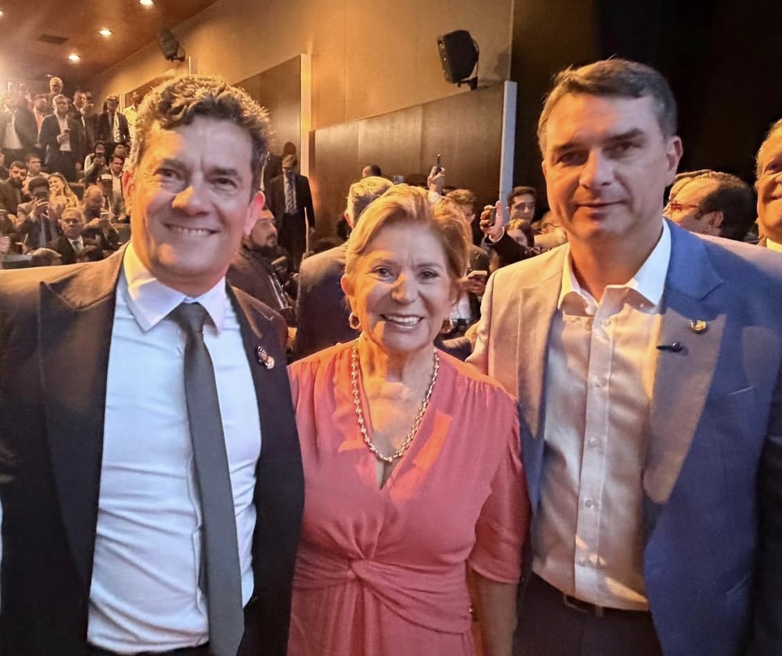 Prefeita Elizabeth declara apoio a Flávio Bolsonaro, pré-candidato à presidência, em evento de filiação de Sérgio Moro ao PL