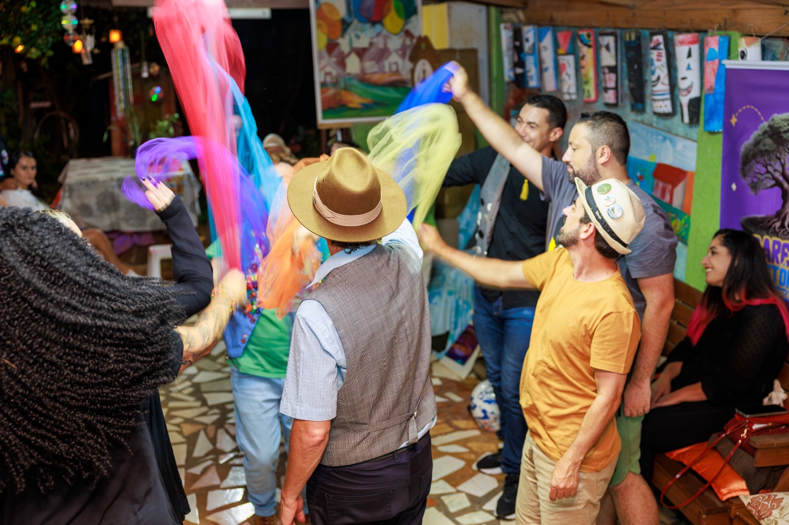 Festival Cacarejando Histórias leva arte gratuita a escolas de PG