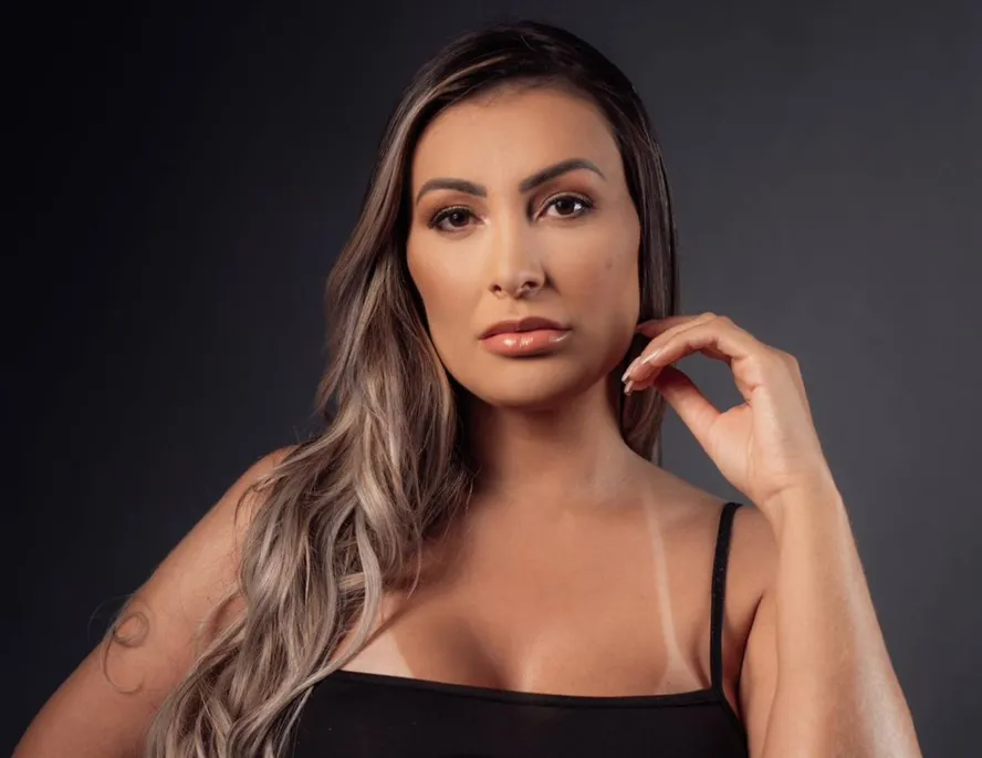 Empresa de conteúdo adulto assina patrocínio com Operário; Andressa Urach é embaixadora