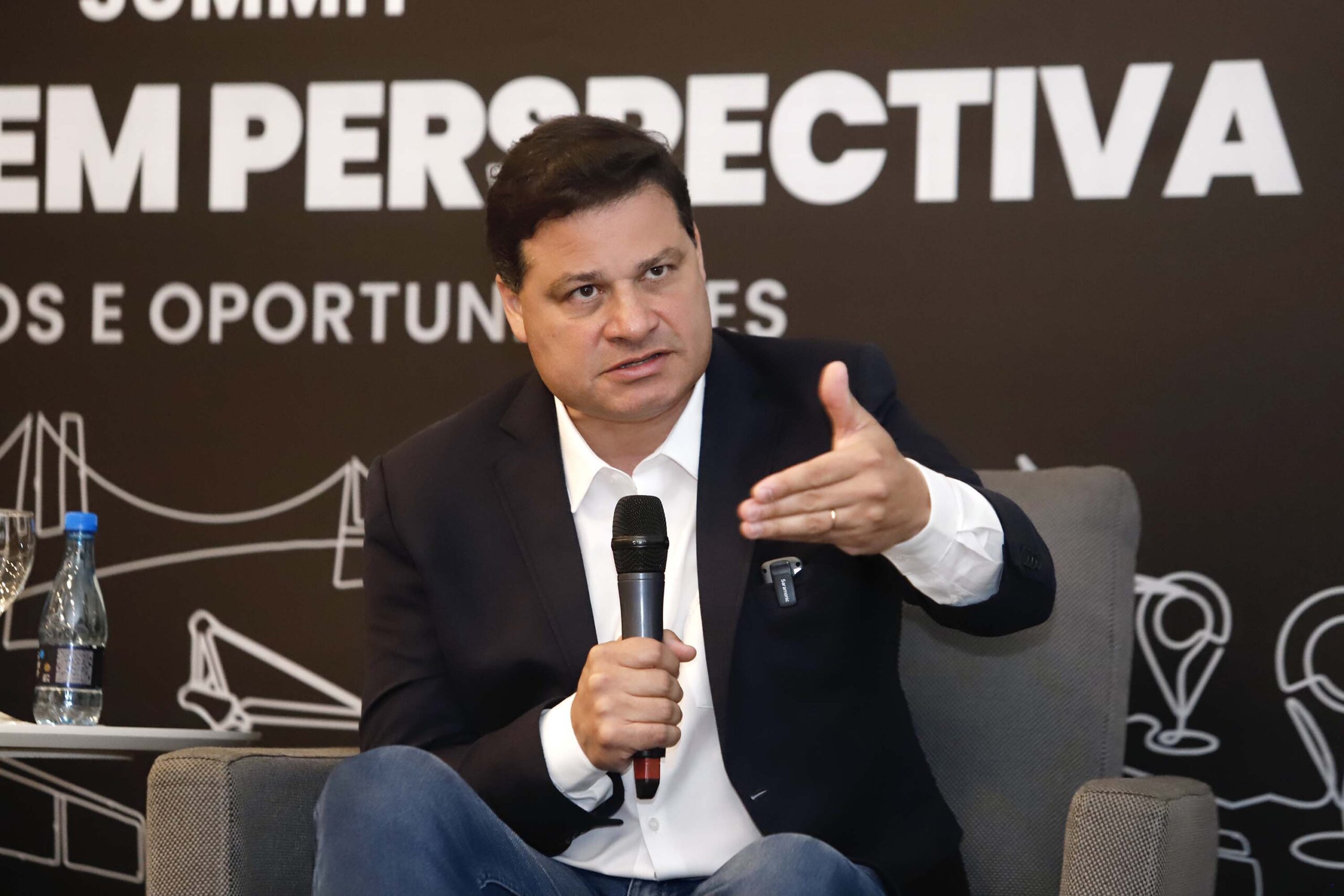 Sandro Alex confirma pré-candidatura ao governo do Paraná após indicação de Ratinho Jr.
